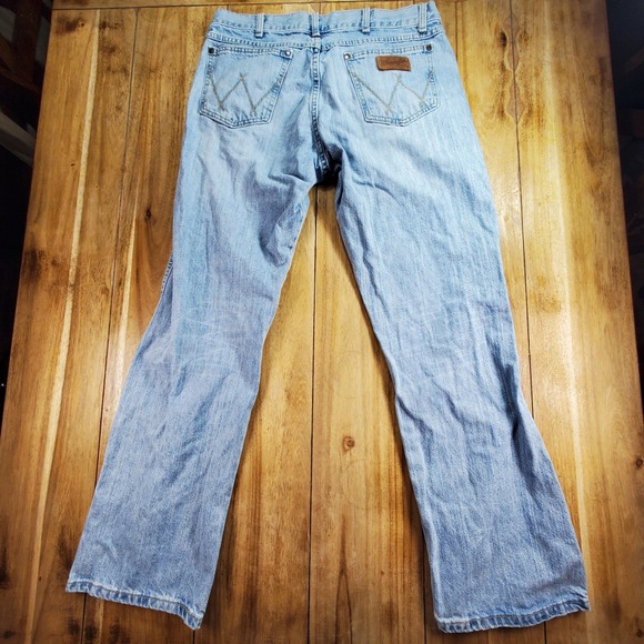 Wrangler Retro Relaxed Bootcut Jeans Mens 34x32 Light Wash Blue Denim WRT20CR - Picture 5 of 8